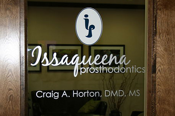 Door sign for Issaqueena Prosthodontics